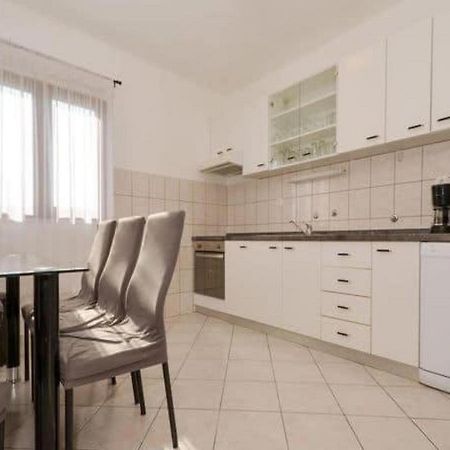 Apartment With Heated Pool And Sea View Trogir Exterior foto