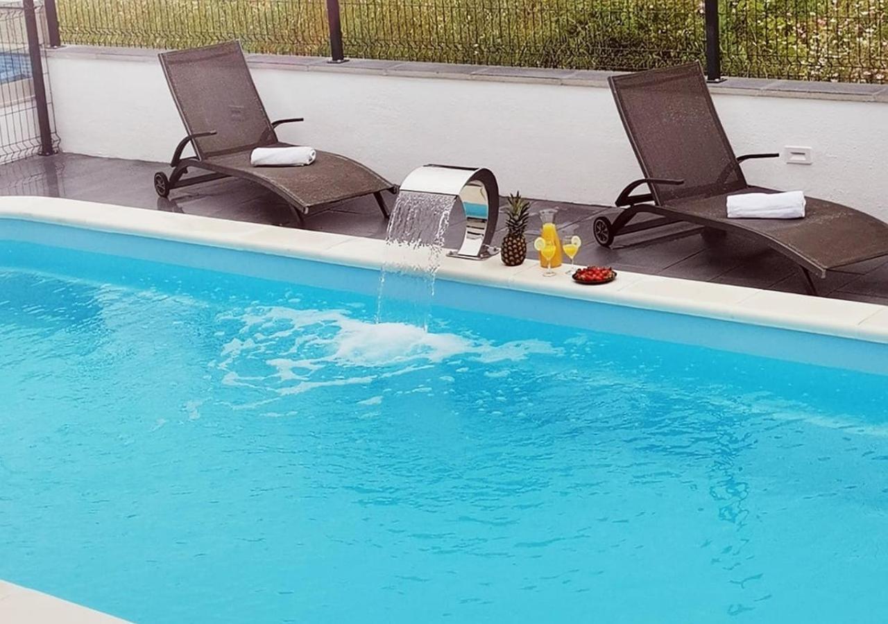 Apartment With Heated Pool And Sea View Trogir Exterior foto