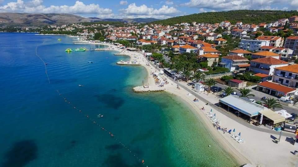 Apartment With Heated Pool And Sea View Trogir Exterior foto