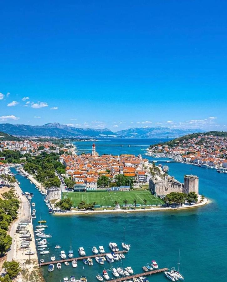 Apartment With Heated Pool And Sea View Trogir Exterior foto